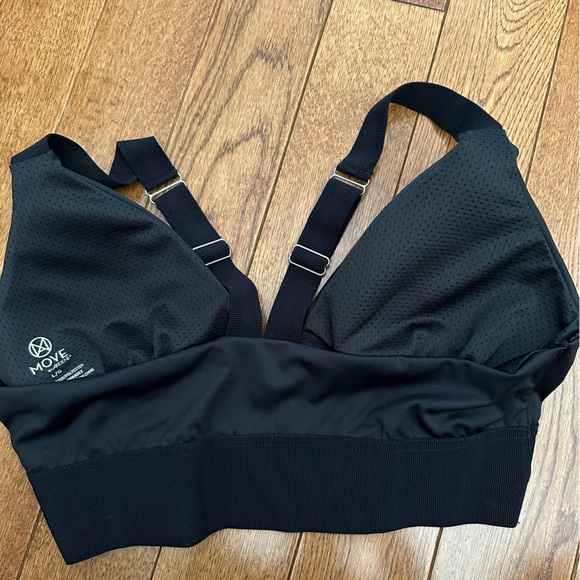Athletic buckle front bralette - Picture 6 of 9